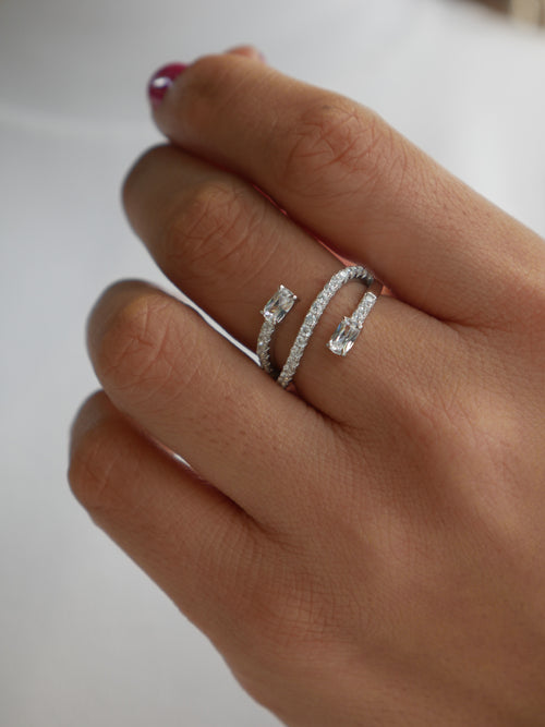 nice rings waterproof sterling silver white gold .925, diamond czs, cubic zirconia rhinestone rings that wont tarnish. designer rings for cheap. rings for everyday. nice jewelry. real jewelry for cheap, cute rings, unisex jewelry.  top influencer brands of 2023 Kesley Boutique Miami  